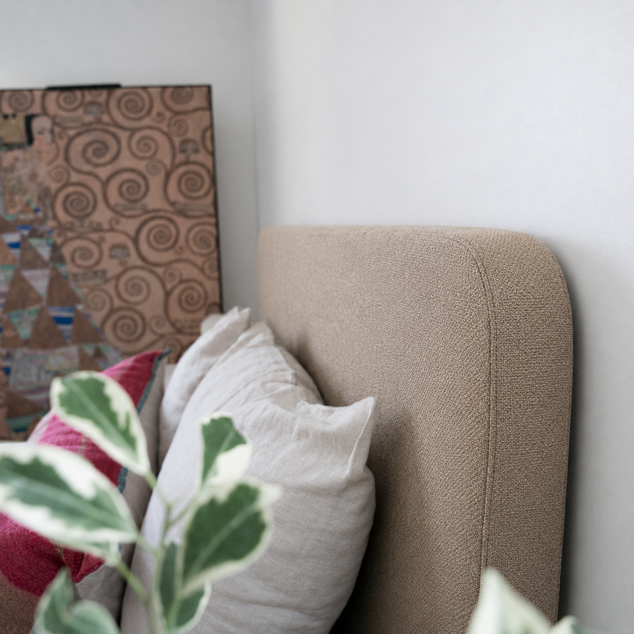 Respaldo de Cama - Modelo Curvo - Tela Velvet Camel