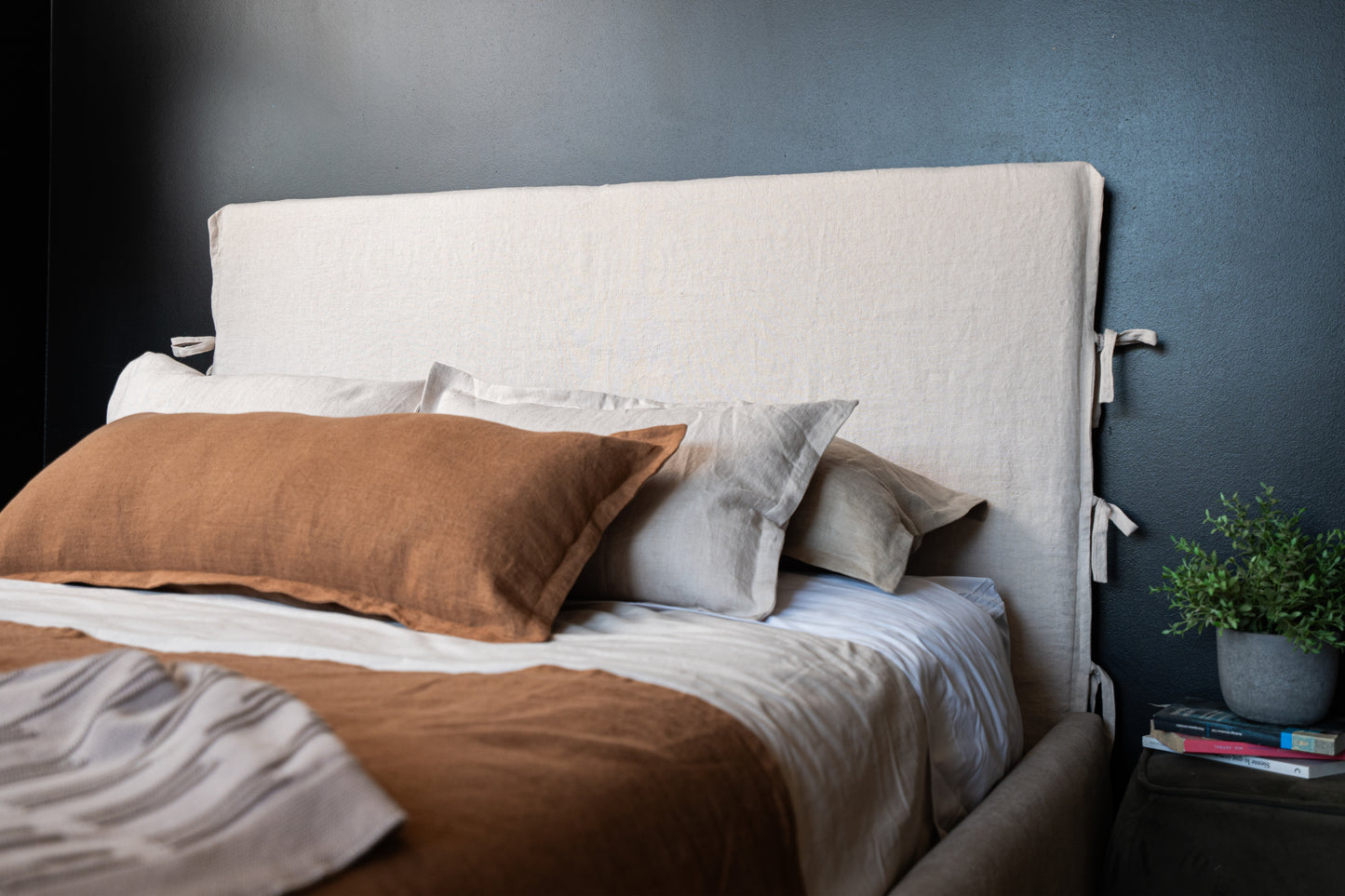Respaldo de Cama - Modelo Funda con Amarras -  Lino Isabel Beige